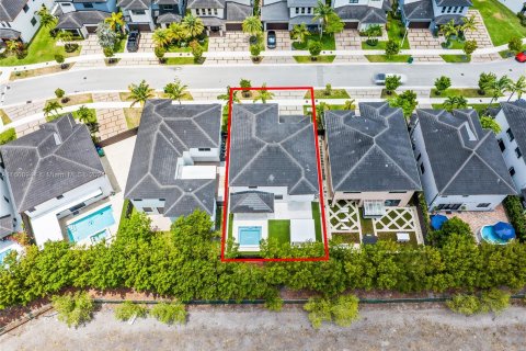 Villa ou maison à vendre à Miami Lakes, Floride: 4 chambres, 264.49 m2 № 1232533 - photo 3