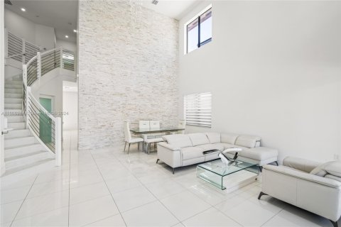 Casa en venta en Miami Lakes, Florida, 4 dormitorios, 264.49 m2 № 1232533 - foto 8