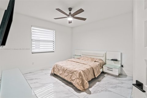 Casa en venta en Miami Lakes, Florida, 4 dormitorios, 264.49 m2 № 1232533 - foto 19