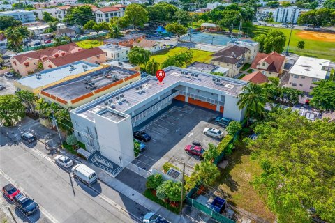 Propiedad comercial en venta en Miami, Florida № 1391738 - foto 1