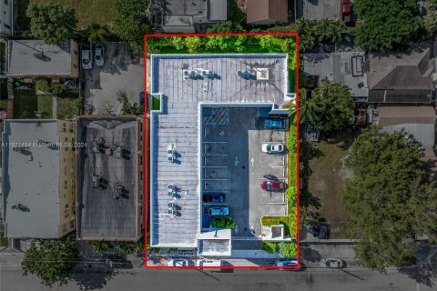 Propiedad comercial en venta en Miami, Florida № 1391738 - foto 3