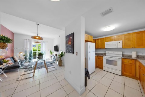 Propiedad comercial en venta en Miami, Florida № 1391738 - foto 28