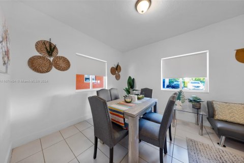 Propiedad comercial en venta en Miami, Florida № 1391738 - foto 9