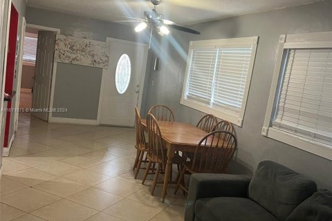 Condo in Miami, Florida, 1 bedroom  № 1391736 - photo 2