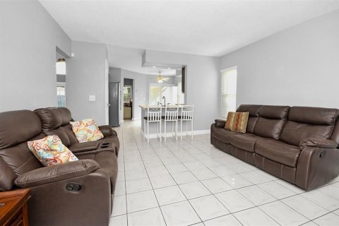 House in Orlando, Florida 4 bedrooms, 164.53 sq.m. № 1422901 - photo 11