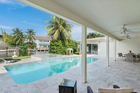 Villa ou maison à louer à North Miami Beach, Floride: 4 chambres, 220.36 m2 № 776480 - photo 25