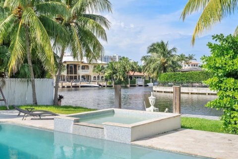 Villa ou maison à louer à North Miami Beach, Floride: 4 chambres, 220.36 m2 № 776480 - photo 30