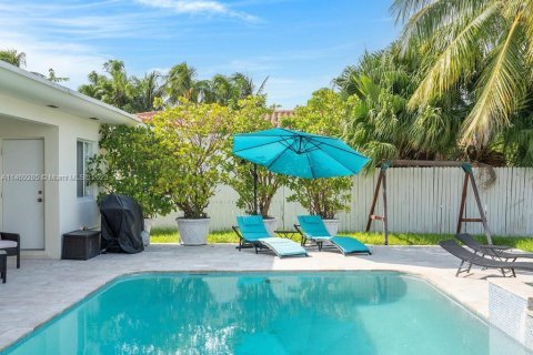 Villa ou maison à louer à North Miami Beach, Floride: 4 chambres, 220.36 m2 № 776480 - photo 29