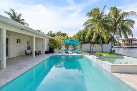 Villa ou maison à louer à North Miami Beach, Floride: 4 chambres, 220.36 m2 № 776480 - photo 27