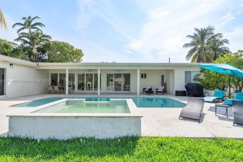 Villa ou maison à louer à North Miami Beach, Floride: 4 chambres, 220.36 m2 № 776480 - photo 24