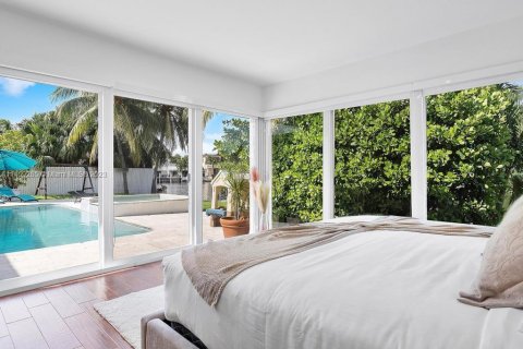 Villa ou maison à louer à North Miami Beach, Floride: 4 chambres, 220.36 m2 № 776480 - photo 6