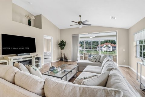 Condo in Naples, Florida, 3 bedrooms  № 1353865 - photo 4