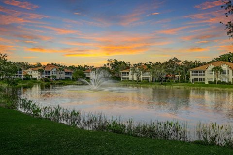 Condo in Naples, Florida, 3 bedrooms  № 1353865 - photo 24