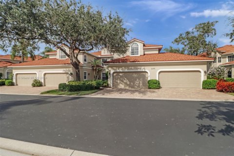 Condo in Naples, Florida, 3 bedrooms  № 1353865 - photo 1