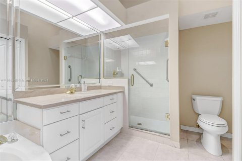 Condo in Naples, Florida, 3 bedrooms  № 1353865 - photo 17