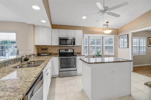 Condo in Naples, Florida, 3 bedrooms  № 1353865 - photo 8