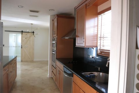 House in Hallandale Beach, Florida 3 bedrooms, 98.38 sq.m. № 1388149 - photo 20