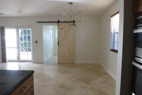 House in Hallandale Beach, Florida 3 bedrooms, 98.38 sq.m. № 1388149 - photo 15