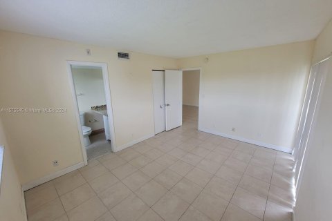 Купить кондоминиум в Мирамар, Флорида 2 спальни, 77.29м2, № 1140924 - фото 21