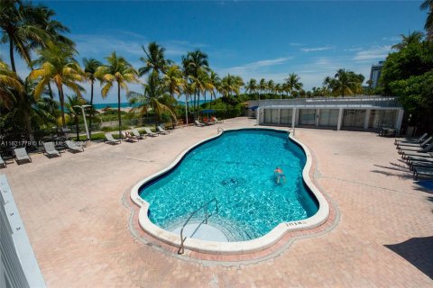 Condo in Miami Beach, Florida, 2 bedrooms  № 1269383 - photo 29