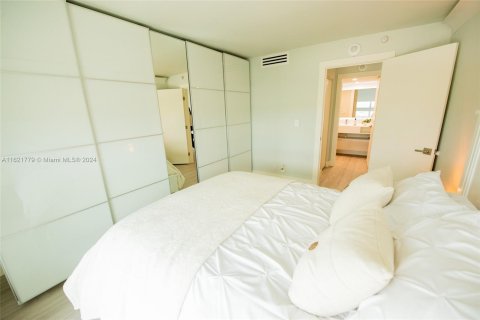 Condo in Miami Beach, Florida, 2 bedrooms  № 1269383 - photo 14