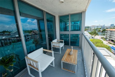 Condo in Miami Beach, Florida, 2 bedrooms  № 1269383 - photo 27