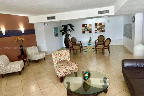 Condo in Miami Beach, Florida, 1 bedroom  № 1237855 - photo 20