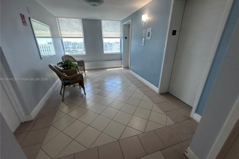 Condo in Miami Beach, Florida, 1 bedroom  № 1237855 - photo 15