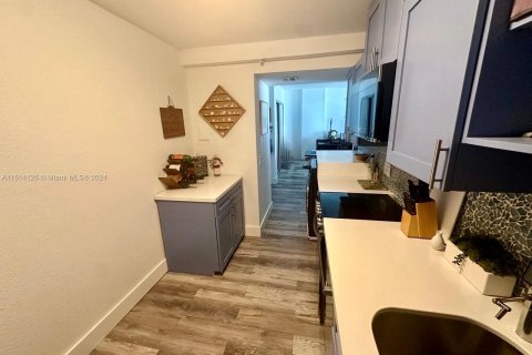 Condominio en venta en Miami Beach, Florida, 1 dormitorio, 62.8 m2 № 1237855 - foto 4