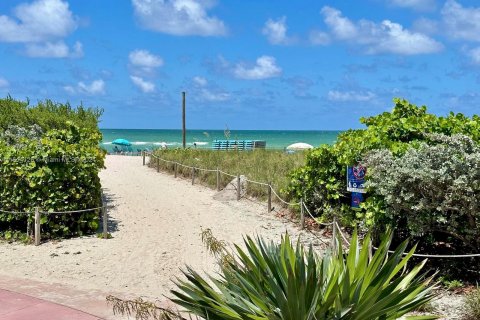 Condo in Miami Beach, Florida, 1 bedroom  № 1237855 - photo 2