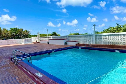 Condo in Miami Beach, Florida, 1 bedroom  № 1237855 - photo 18