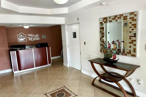 Condo in Miami Beach, Florida, 1 bedroom  № 1237855 - photo 25