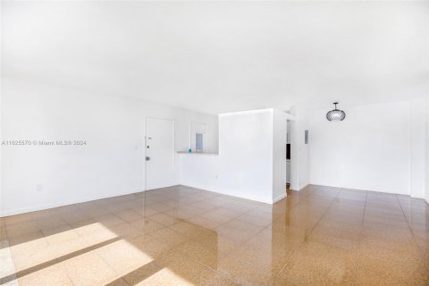 Condominio en venta en Miami Beach, Florida, 1 dormitorio, 83.61 m2 № 1272046 - foto 4