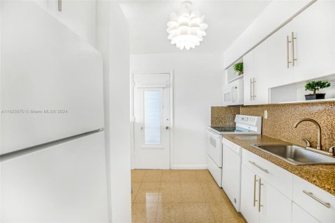 Condominio en venta en Miami Beach, Florida, 1 dormitorio, 83.61 m2 № 1272046 - foto 12