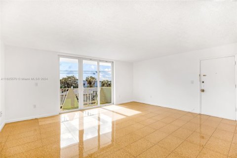 Condominio en venta en Miami Beach, Florida, 1 dormitorio, 83.61 m2 № 1272046 - foto 3