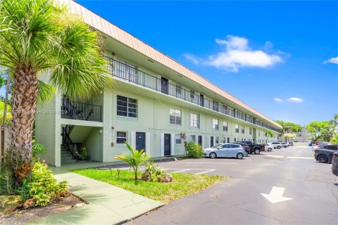 Condo in Oakland Park, Florida, 2 bedrooms  № 1271957 - photo 25