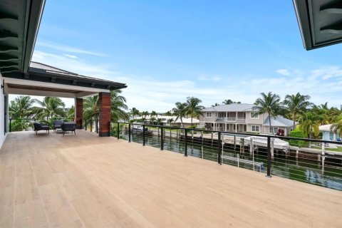 Villa ou maison à vendre à Riviera Beach, Floride: 6 chambres, 605.72 m2 № 678827 - photo 17