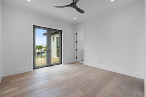 Casa en venta en Riviera Beach, Florida, 6 dormitorios, 605.72 m2 № 678827 - foto 28