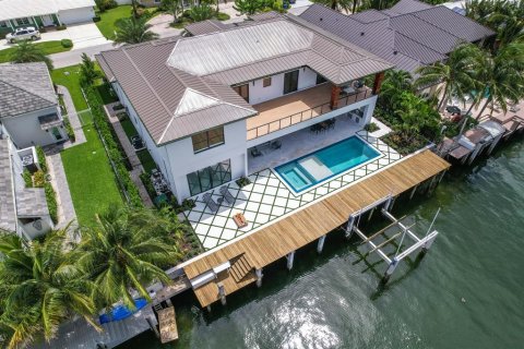 Villa ou maison à vendre à Riviera Beach, Floride: 6 chambres, 605.72 m2 № 678827 - photo 4