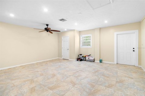 Casa en venta en Tampa, Florida, 6 dormitorios, 401.62 m2 № 1376915 - foto 16