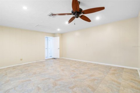 Casa en venta en Tampa, Florida, 6 dormitorios, 401.62 m2 № 1376915 - foto 17