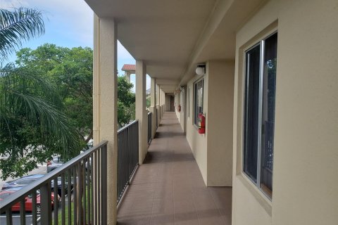 Condominio en venta en Pembroke Pines, Florida, 1 dormitorio, 95.97 m2 № 736591 - foto 9