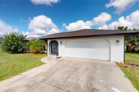 House in Port Charlotte, Florida 3 bedrooms, 201.04 sq.m. № 1379822 - photo 3