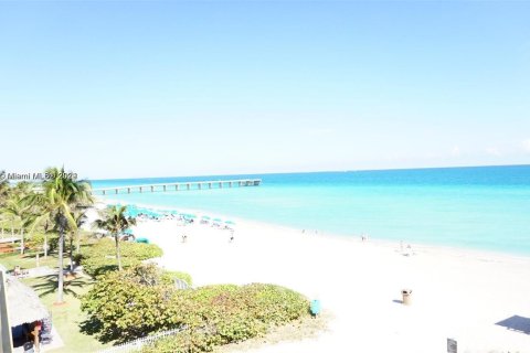 Copropriété à vendre à Sunny Isles Beach, Floride: 2 chambres, 124.67 m2 № 1309596 - photo 1