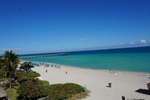 Copropriété à vendre à Sunny Isles Beach, Floride: 2 chambres, 124.67 m2 № 1309596 - photo 2