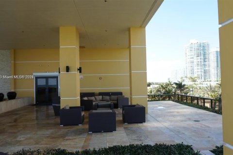 Condo in Sunny Isles Beach, Florida, 2 bedrooms  № 1309596 - photo 12