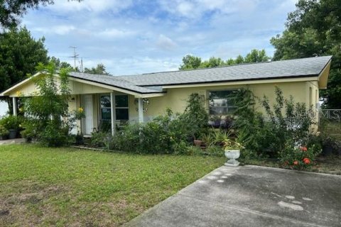 House in Holiday, Florida 2 bedrooms, 120.03 sq.m. № 1355847 - photo 1