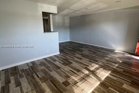 Condominio en venta en Pembroke Pines, Florida, 1 dormitorio, 75.34 m2 № 880393 - foto 4