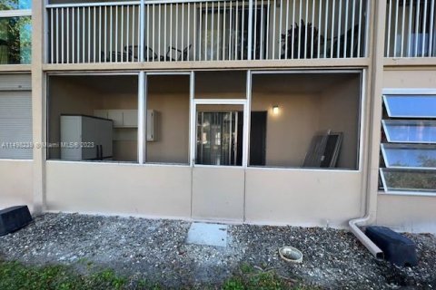 Condominio en venta en Pembroke Pines, Florida, 1 dormitorio, 75.34 m2 № 880393 - foto 17
