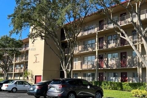 Condominio en venta en Pembroke Pines, Florida, 1 dormitorio, 75.34 m2 № 880393 - foto 1